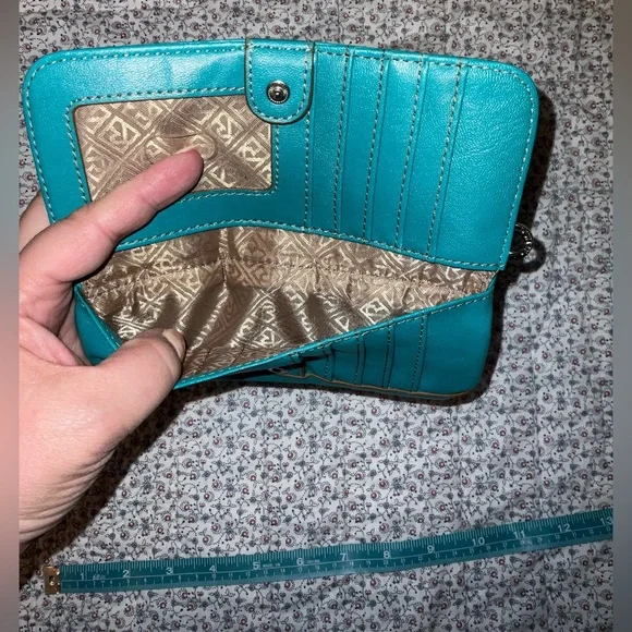Beautiful Teal Multi-pocket Relic Wallet! - Picture 4 of 8